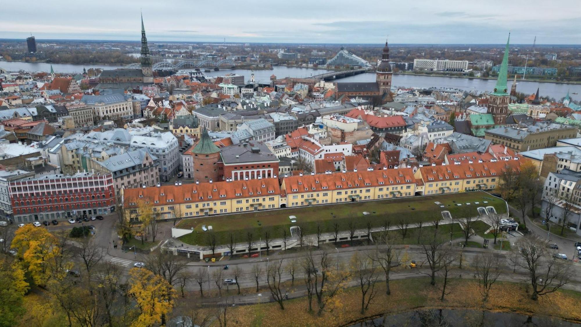 Апартаменты Baltic Amber In Diplomatic District & Free Parking Рига Экстерьер фото